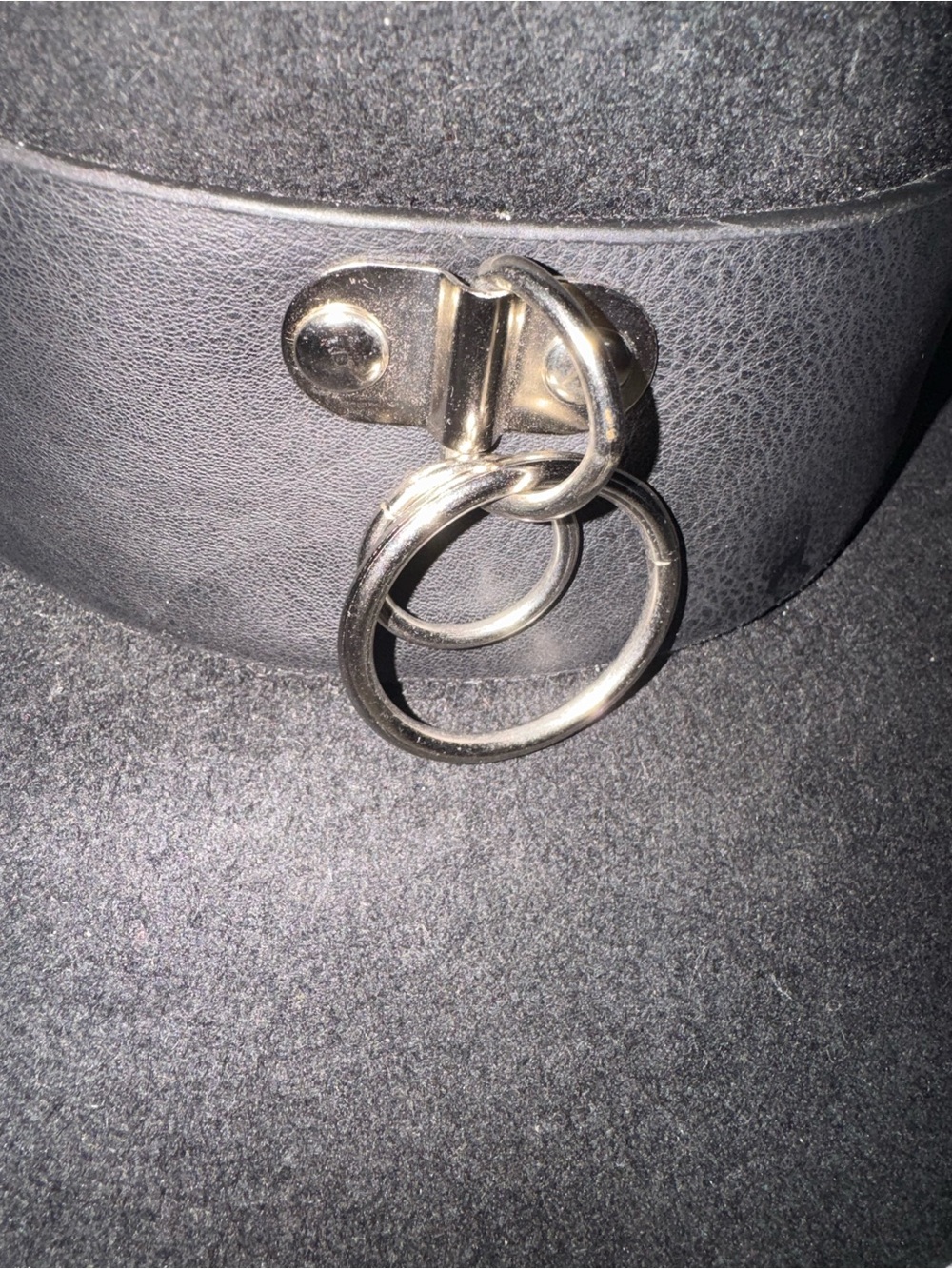 UNIF Black Wide-Brim Fedora with Silver Ring Accent - Picture 4 of 5